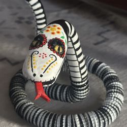 Proper Shops - Bottlecap snake