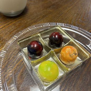 LaShellé - Yummy chocolate pairings for wine - Wineries Near Me - Woodinville, Washington