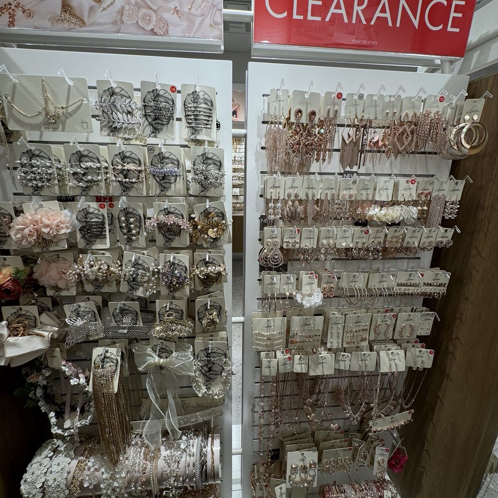 Lovisa - Jewelry Near Me - Kapolei, Hawaii
