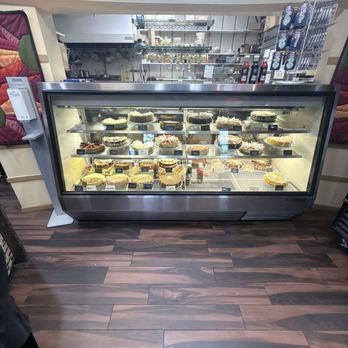 Hank's Cheesecakes - Display case - Bakeries Near Me - Saint Louis, Missouri