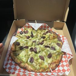 Mountain View Wood Fired Pizza - Pesto Chicken