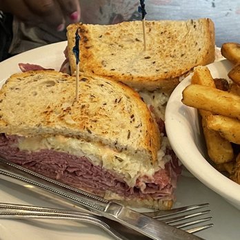 Perly's - Reuben - Delis Near Me - Richmond, Virginia