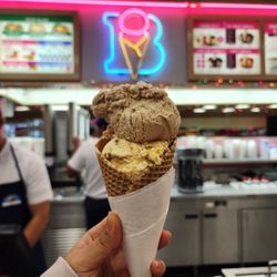 Braum's Ice Cream & Dairy Stores - Gingerbread and pecan Praline n cream