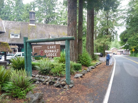 Lake Quinault Lodge by null