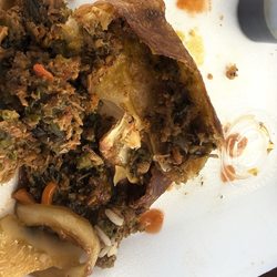 China Bowl - Chicken egg roll was horrible. Can't taste anything but oil and has a bad smell to it. Would not recommend eating here. 1/10 for me.