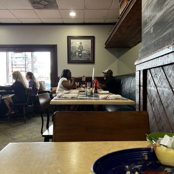 Deanie’s Seafood - Nice seating for all to enjoy the grubs here.. - Seafood Near Me - Metairie, Louisiana Deanie’s Seafood - Nice seating for all to enjoy the grubs here.. - Seafood Near Me - Metairie, Louisiana