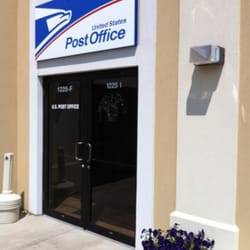 US Post Office - Storefront - hidden in corner of strip mall