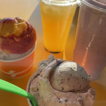 La Michoacana Superior - Aqua Fresca and large cups of ice cream. Mango chamoy and gansito on top - Ice Cream & Frozen Yogurt Near Me - La Puente, California La Michoacana Superior - Aqua Fresca and large cups of ice cream. Mango chamoy and gansito on top - Ice Cream & Frozen Yogurt Near Me - La Puente, California