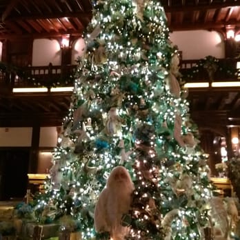 Skating by the Sea - Beautiful Christmas Tree inside the hotel - Skate Parks Near Me - Coronado, California
