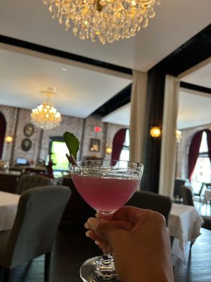 Cicala at the Divine Lorraine by null