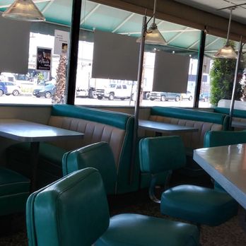 Ozzie's Diner - The inside of Ozzie's Diner - Diners Near Me - Commerce, California