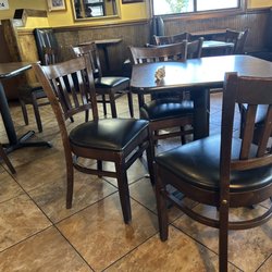 Zaxbys - Filthy dining room.