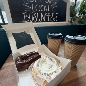 Park Street Pastry - Chocolate eclair and frosted cinnamon roll - Bakeries Near Me - Olathe, Kansas