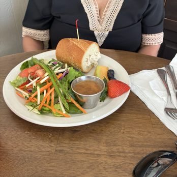 The Tin Muffin Cafe - Tuna salad sandwich with garden salad - Sandwiches Near Me - Boca Raton, Florida The Tin Muffin Cafe - Tuna salad sandwich with garden salad - Sandwiches Near Me - Boca Raton, Florida