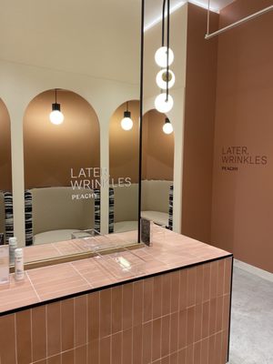 Peachy West SoHo by null