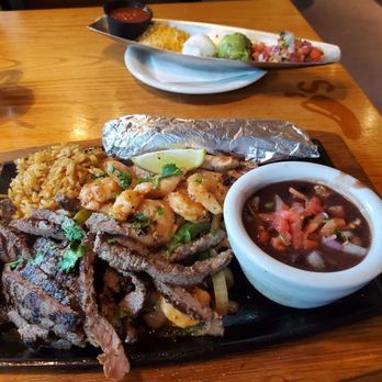 Chili's - Trio fajitas. Steak, chicken, and shrimp - Bars Near Me - New London, Connecticut Chili's - Trio fajitas. Steak, chicken, and shrimp - Bars Near Me - New London, Connecticut