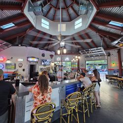 Bobbys Garage Bar