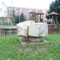 Zahradní skulptura - Pekny kus kamene