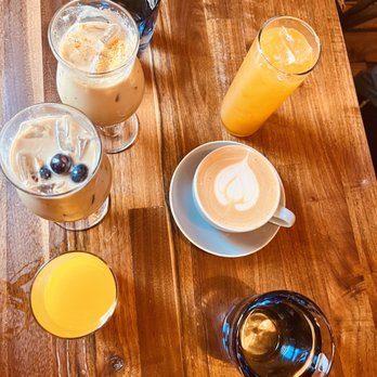 Gralehaus - a variety of drinks on a wooden table - Beer Bar Near Me - Louisville, Kentucky