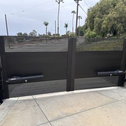 Aluminum dual swing gate
