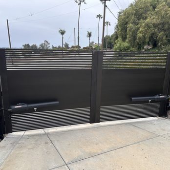 The Gate Pro - Aluminum dual swing gate - Fences & Gates Near Me The Gate Pro - Aluminum dual swing gate - Fences & Gates Near Me