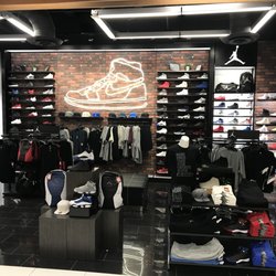 Shoe Palace