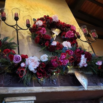 Tsillan Cellars - Valentines Day decor - Wineries Near Me - Chelan, Washington Tsillan Cellars - Valentines Day decor - Wineries Near Me - Chelan, Washington