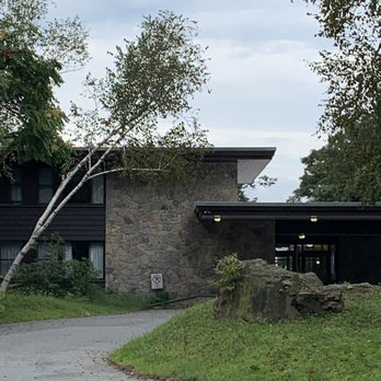 Bear Mountain Inn - The front. I get SUNY vibes. - Hotels Near Me - Bear Mountain, New York