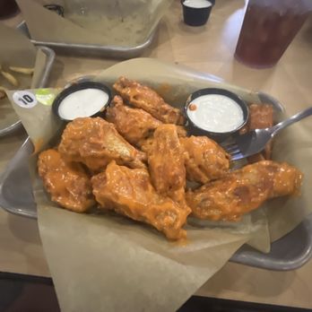 Buffalo Wild Wings - 9wings - Chicken Wings Near Me - Cleveland, Tennessee