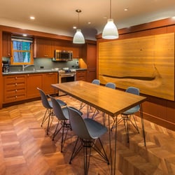 Cedar Crest Cottages - Robin Cottage - Kitchen and Dining Area