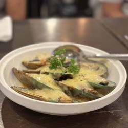 Manong's - Baked Mussels