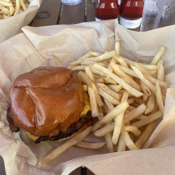 Ghost Isle Brewery - Burger - Brewpubs Near Me - New Buffalo, Michigan