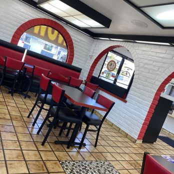 Birrieria Guadalajara - Empty on a Sunday at 1pm - Mexican Near Me - El Monte, California Birrieria Guadalajara - Empty on a Sunday at 1pm - Mexican Near Me - El Monte, California