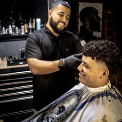 Premium NC Barber Lounge 