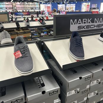 SKECHERS Factory Outlet - Shoe Stores Near Me - Cabazon, California