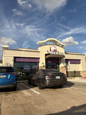 Taco Bell - Live Más Café by null