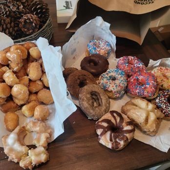 Linda's Donut Shop - I got a bag of donut holes and then an assorted dozen where I got 13 Donuts instead of 12. - Donuts Near Me - San Diego, California Linda's Donut Shop - I got a bag of donut holes and then an assorted dozen where I got 13 Donuts instead of 12. - Donuts Near Me - San Diego, California