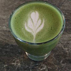 Good Vybes & Brews - Matcha cortado