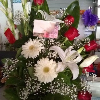 Estrella's Flowers - This is a picture of the last minute flowers I ordered. They are the go to florist for me!! - Florists Near Me - San Pedro, California