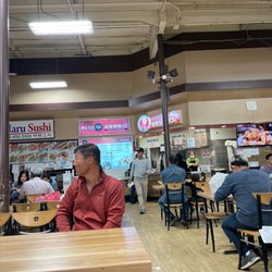 Lee Mangu Noodles - Indoor seating