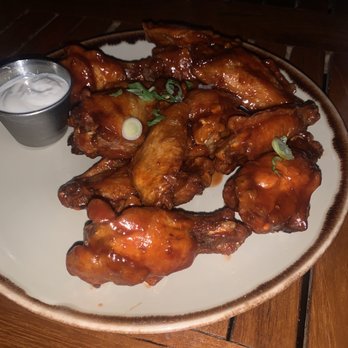 Bella Union - Spicy Western wings - Bars Near Me - New York, New York