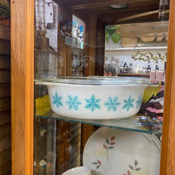 Aunt Bee's House - Antiques Near Me - Salem, Oregon