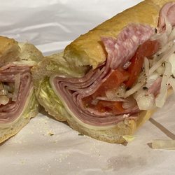 Vincenzo's Ristorante - Regular Italian with lettuce, tomato, onion, vinegar and oil.