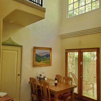Emerald Iguana Inn - Dining area.  13 October 2020 - Hotels Near Me - Ojai, California