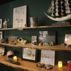 Mineshaft Restaurant - Lake Don Pedro - Inside near the bar