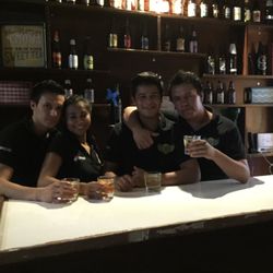 Kalalak Wings Pub - EL MEJOR STAFF