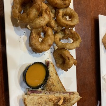 Wee Pub North - Rueben and onion rings - Pubs Near Me - Brunswick, Georgia