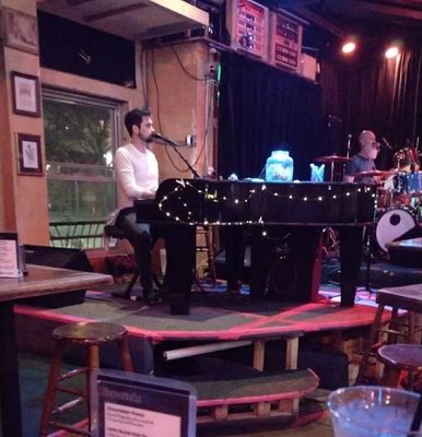 Darwin's Piano Bar by null