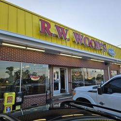 R W Wood's General Store & Grill