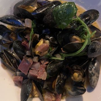 Jaja - Poelee de moules - Modern European Near Me - Paris, 75 Jaja - Poelee de moules - Modern European Near Me - Paris, 75